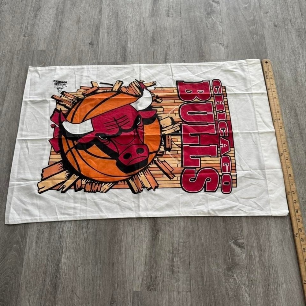 Vintage Chicago Bulls NBA pillowcase good condition - Picture 2 of 3